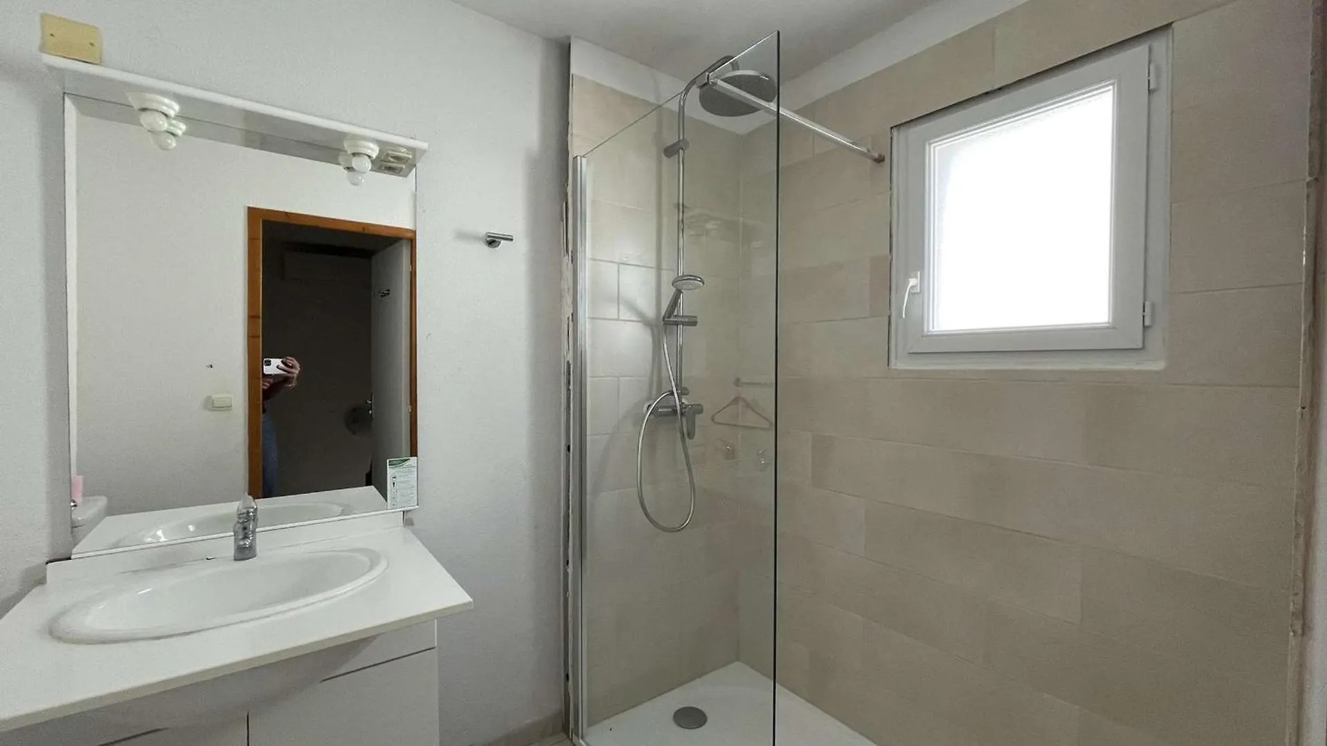 Holiday home Maison Duplex Avec Clim, 2 Piscines, Terrasse, Parking, Animaux Admis - 8 Pers. - Fr-1-382-165 Salavas